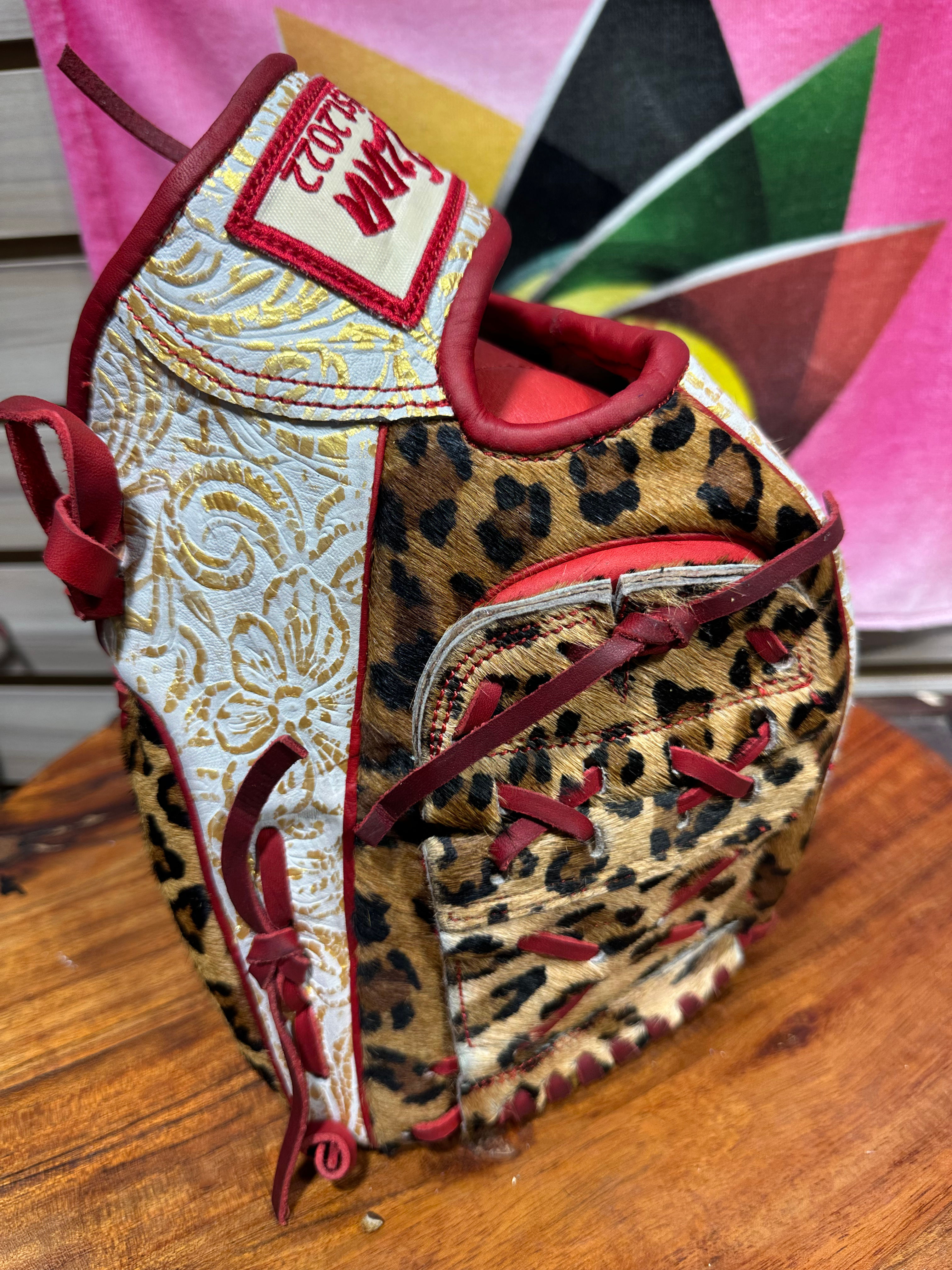 12”RHT vaquero gold/leopard two piece web oiled and broken in , extra padding 