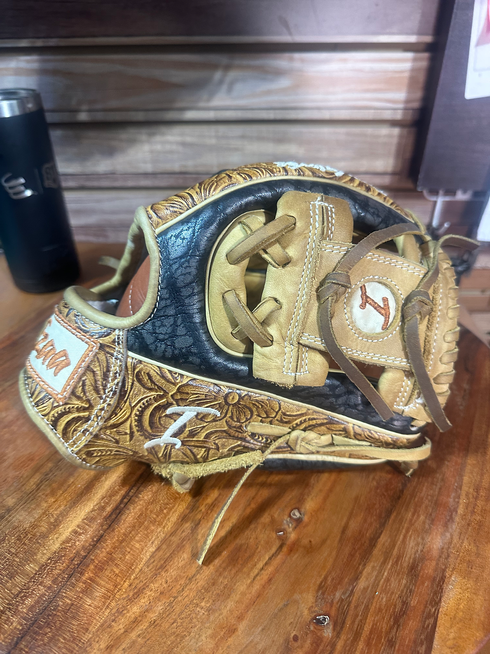 Thumbnail: 11.75” RHT vaquero/elefante oiled broken in extra padding 