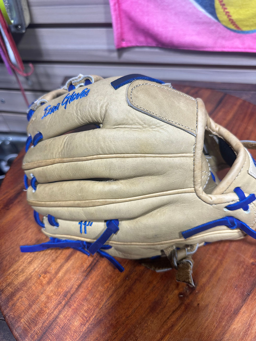 Thumbnail: 11” RHT, Modified Cross-Web, Soft Smooth Leather, Cream, Royal Laces