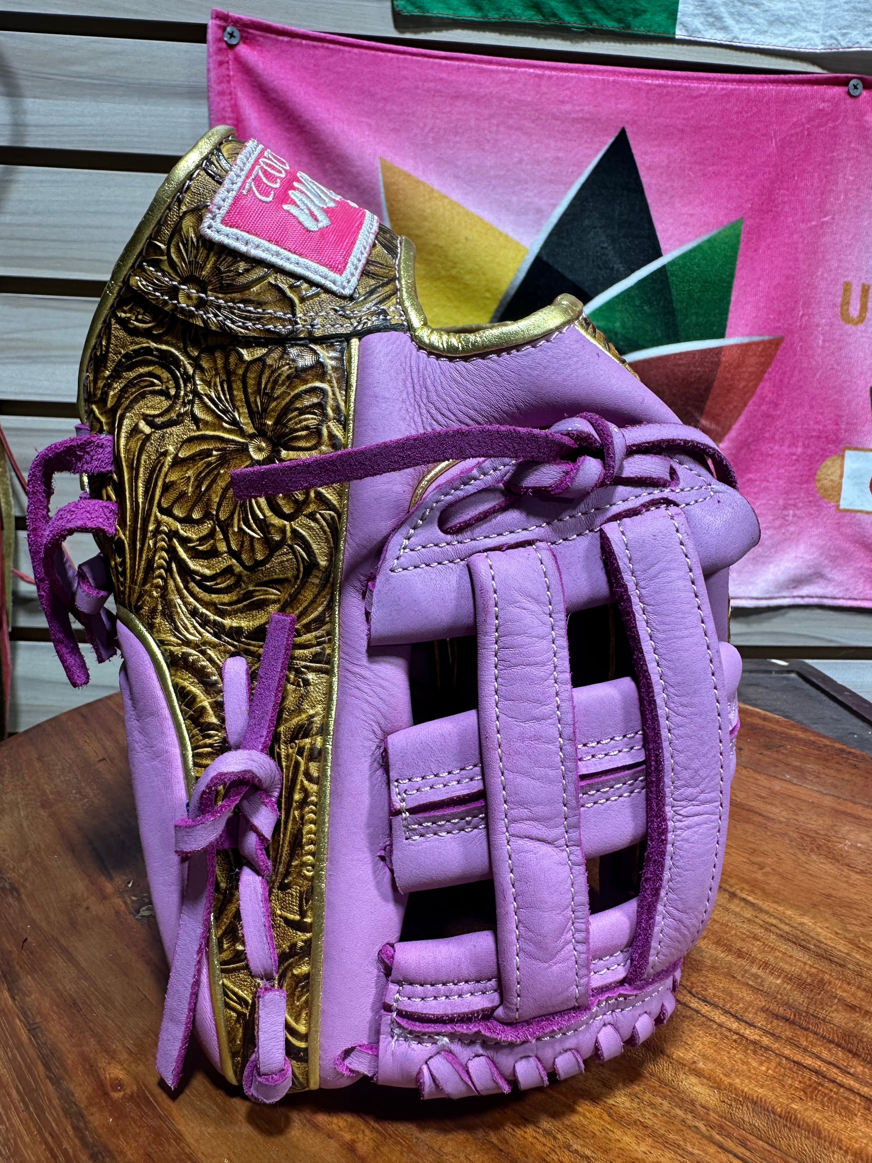 11.75” RHT, H-Web, Signature Series Vaquero Honey / Smooth Leather Lilac