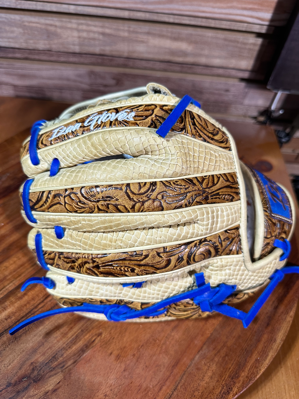 Thumbnail: Peterson Any size any web customized only oiled and broken in, extra padding 