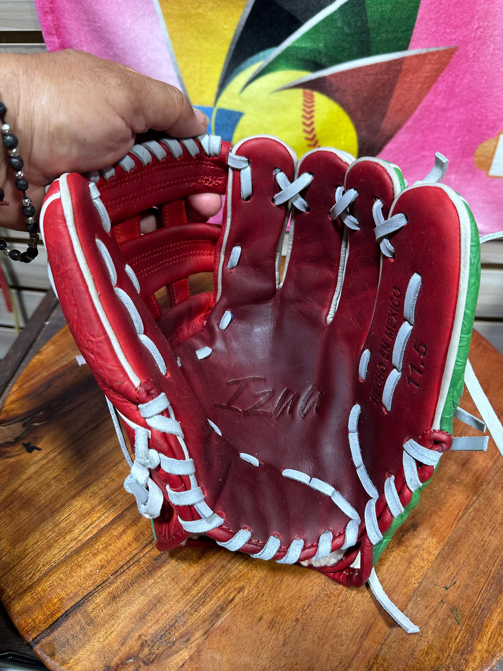 Thumbnail: 11.5”,RHT tricolor, H-web oiled , broken in and extra padding 