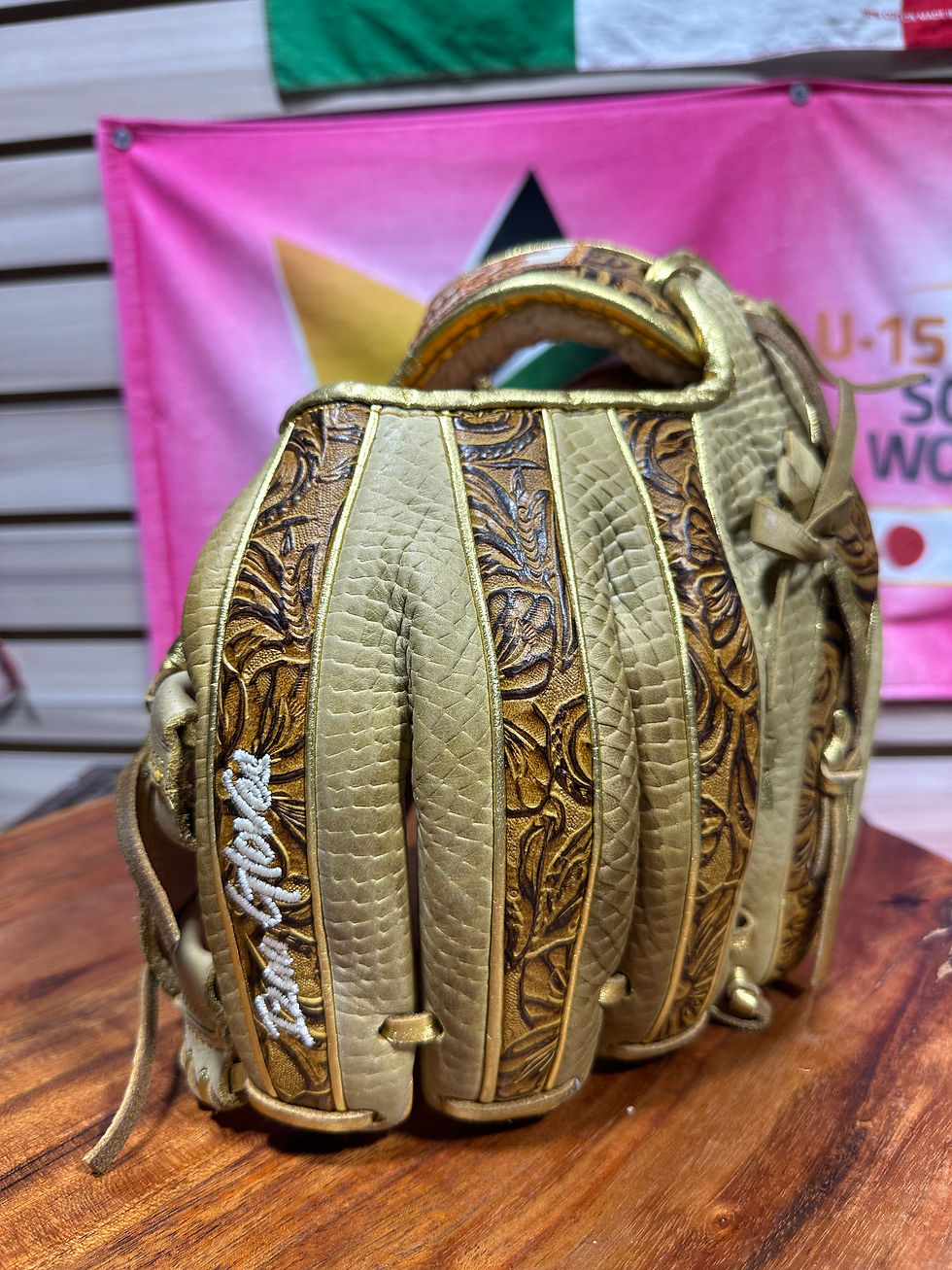 Thumbnail: 11.25” RHT vaquero /snake churro gold I-Web oiled,broken in , extra padding 