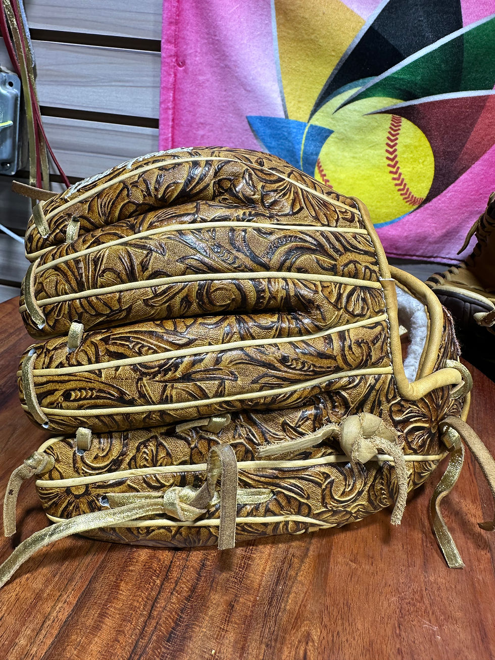 Thumbnail: 11.75”RHT, full vaquero churro gold I-Web , oiled and broken in , extra padding 