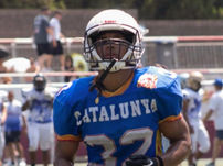 EL JUGADOR RAMSÉS FLÓREZ ANOTA UN TOUCHDOWN AMB LA SELECCIÓ ESPANYOLA SUB-19 DAVANT IMG ACADEMY