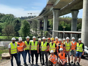 Studierende besuchen Gleentalbrücke