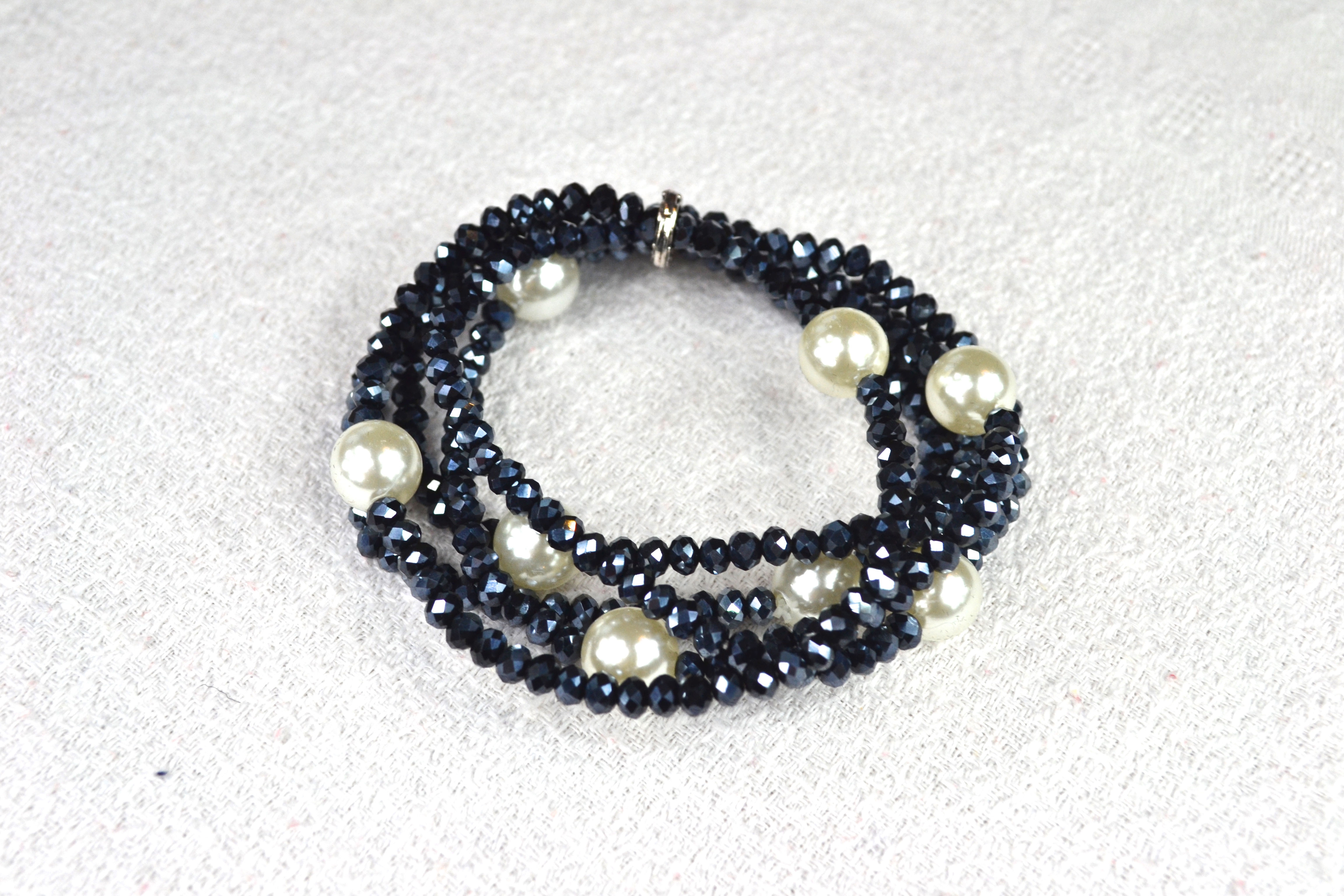 Multi-bracelets perles grises et perles blanches