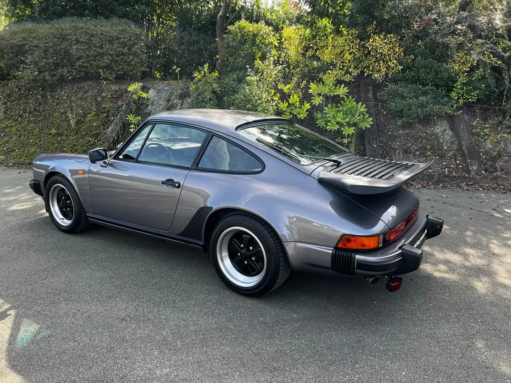 PORSCHE 911 CARRERA
