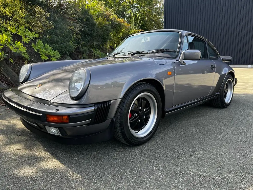 PORSCHE 911 CARRERA