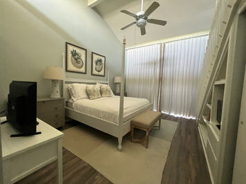 Picture of a clean bedroom.
