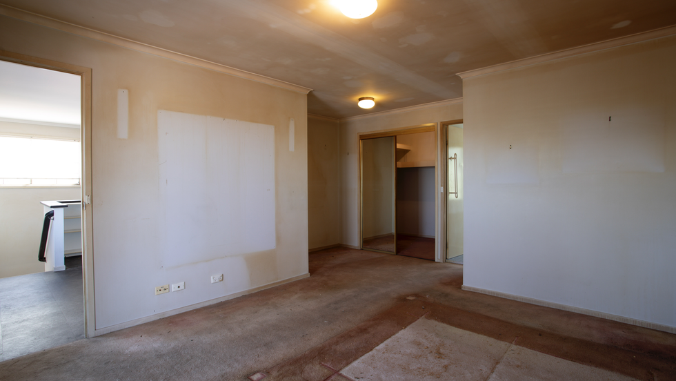 MASTER BEDROOM BEFORE