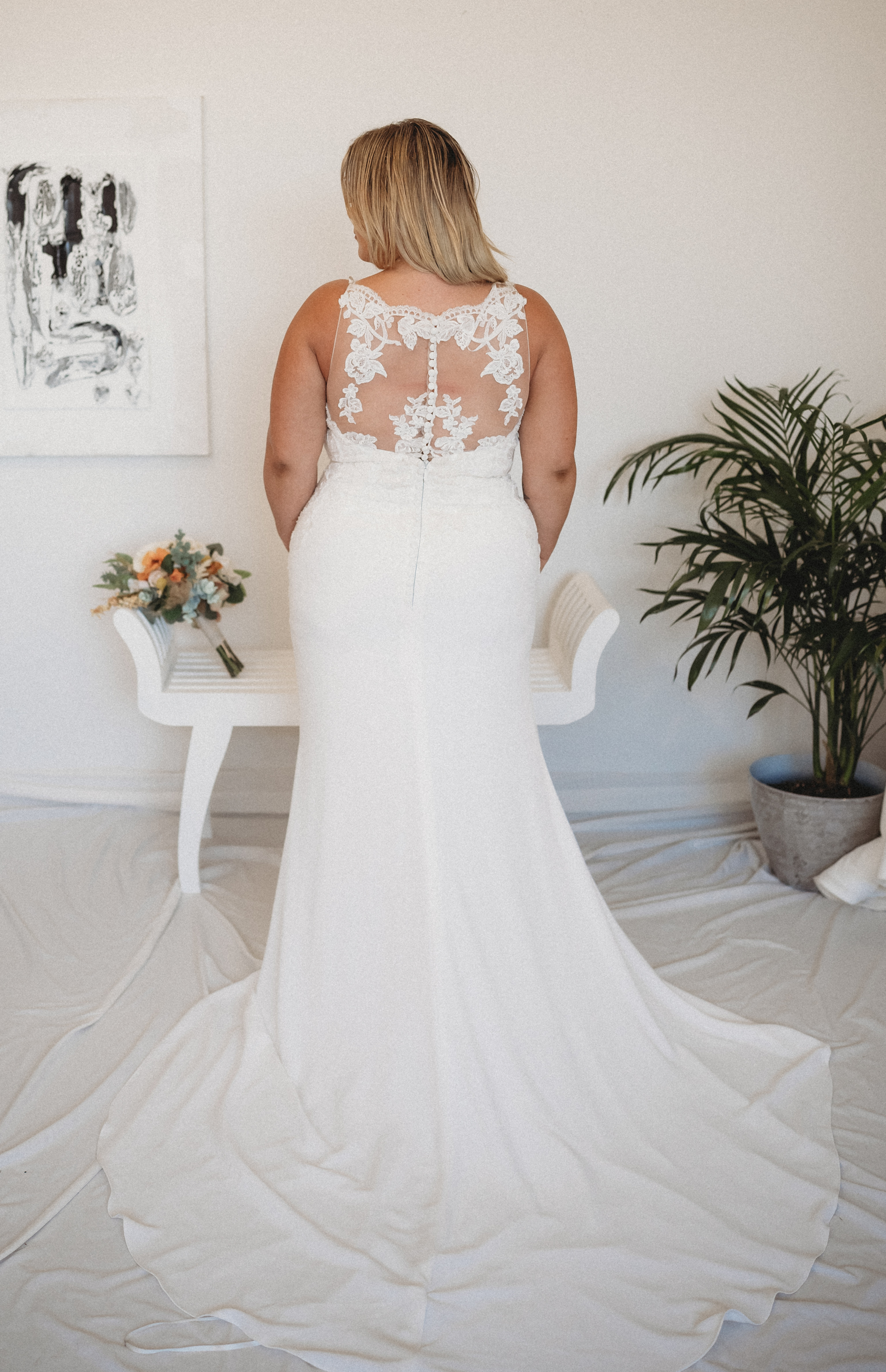 SAMPLE GOWN BY PRONOVIAS