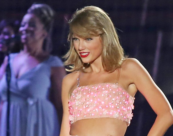 081015-taylor-swift-led-dress-lead-2000.jpg