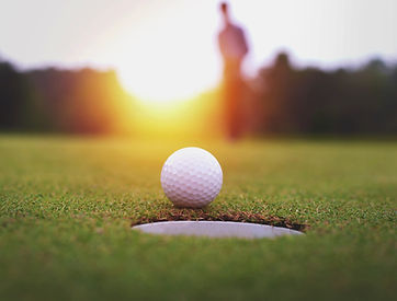 vecteezy_a-person-behind-a-golf-ball-on-a-green-grass-field-with-sunlight-in-the-backgroun