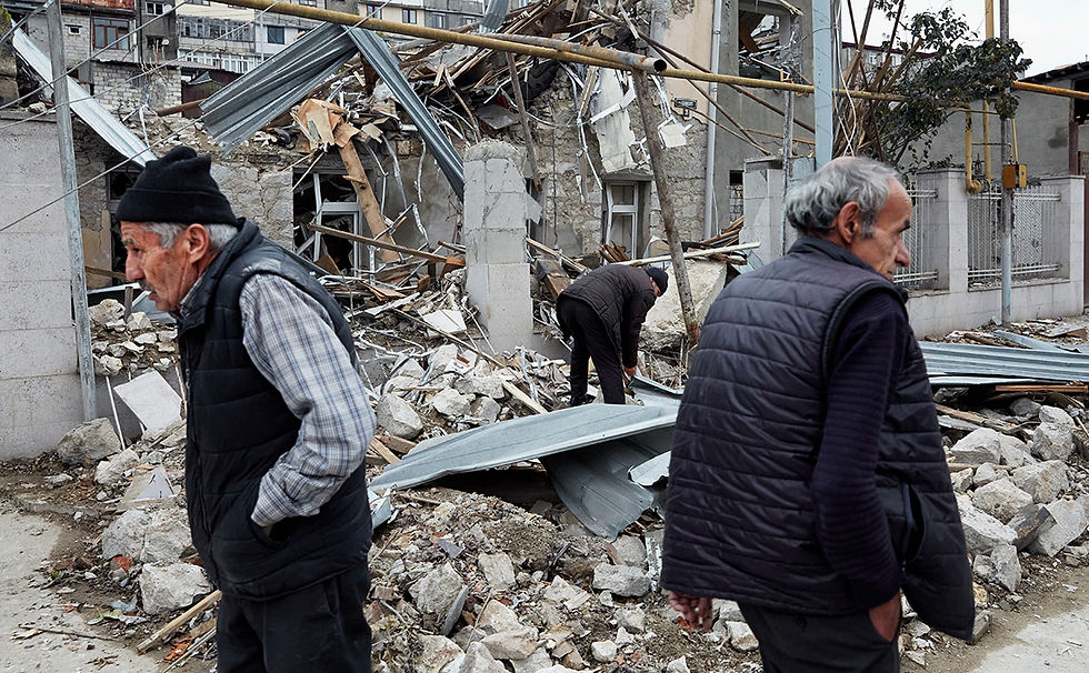 Последствия после артиллерийских обстрелов мирных населенных пунктов в Карабахе