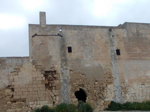 L’abbazia dei Benedettini crolla. E Voi vi girate dall'altra parte
