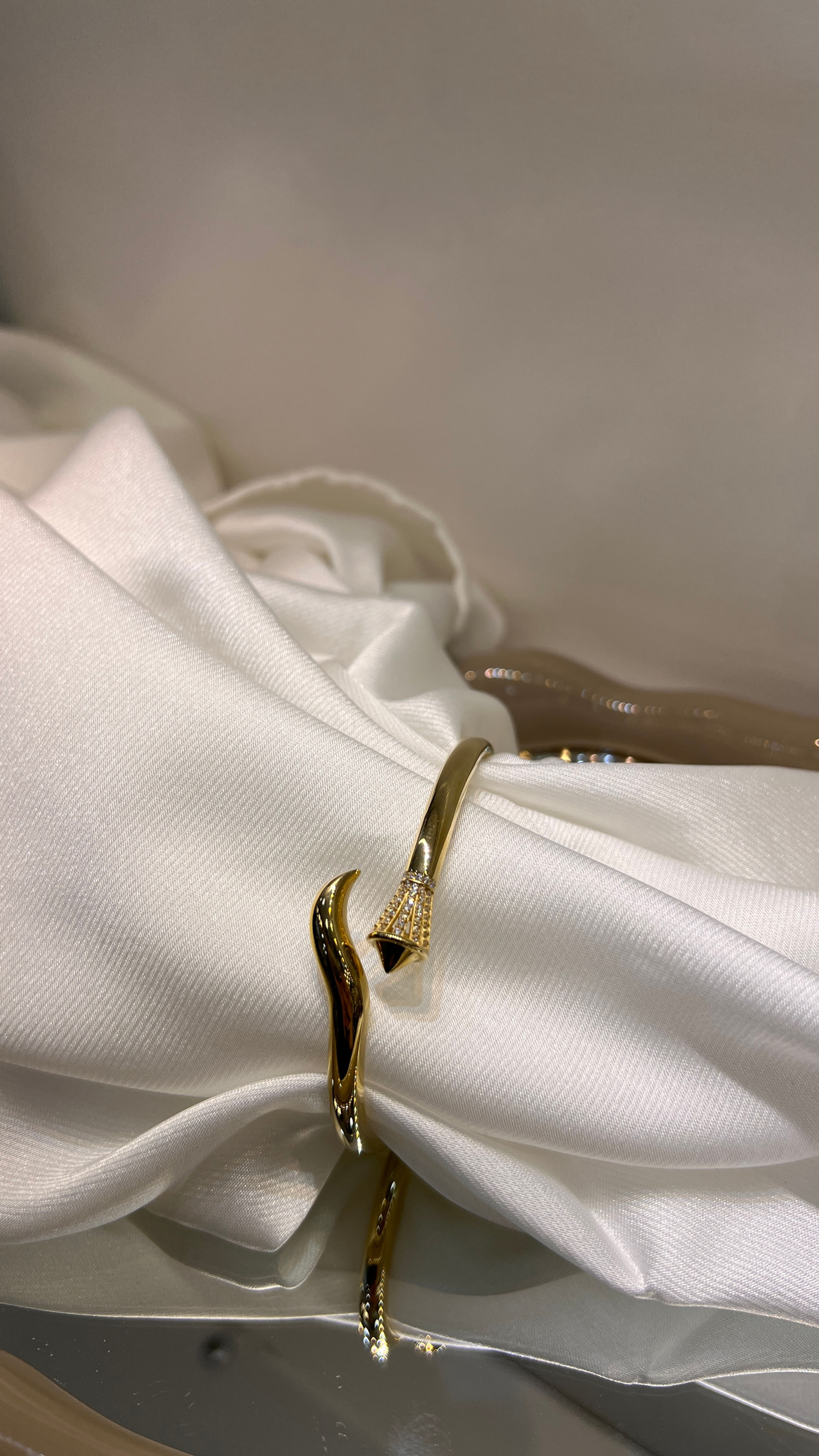 Asimetrik Taşlı Kelepçe