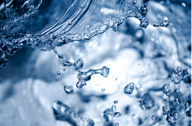Close-up of water with bubbles, symbolizing hydration and the refreshing benefits of toner.