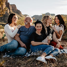 Best For: Adventurous families who want that classic, majestic desert look for their photos.