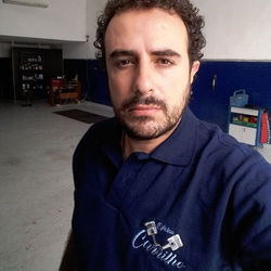Agora com uniforme personalizado