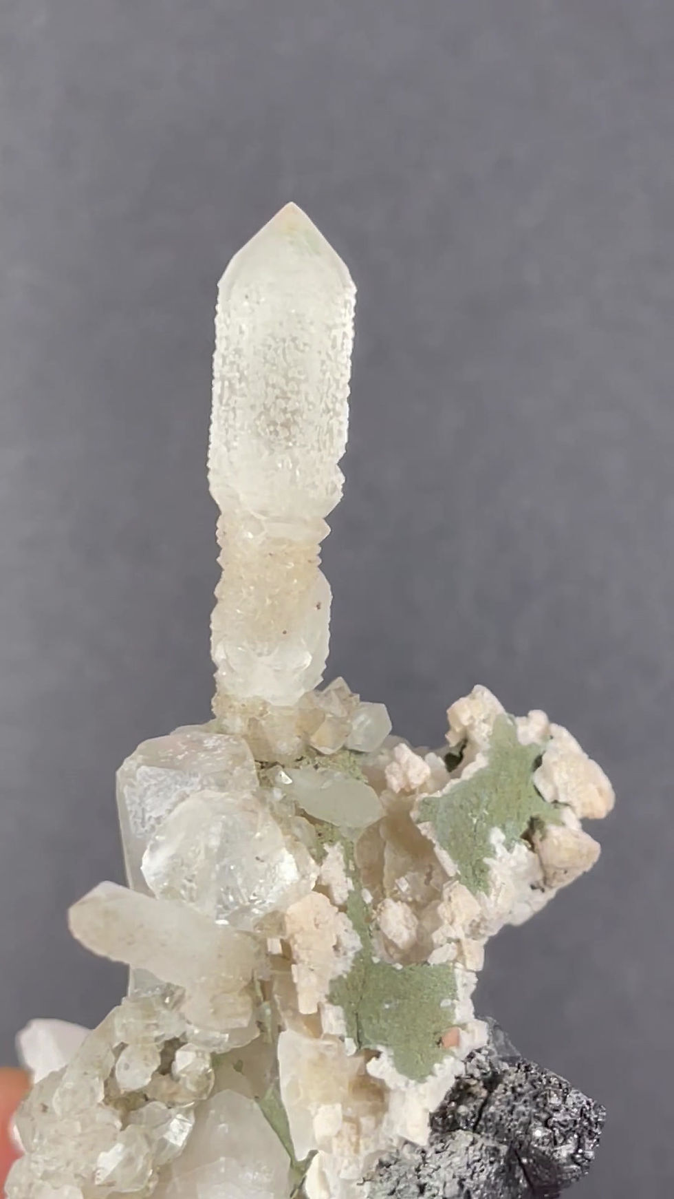 Thumbnail: Scepter Quartz, Fluorite - Huanggang Mine, Inner Mongolia, China
