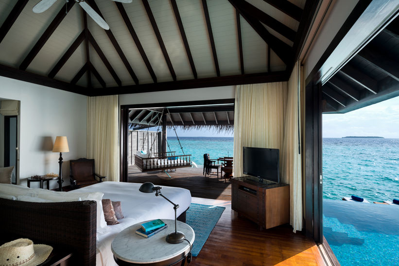 Anantara_Kihavah_Maldives_Villas_Guest_Room_Over_Water_Villa_Bedroom.jpg