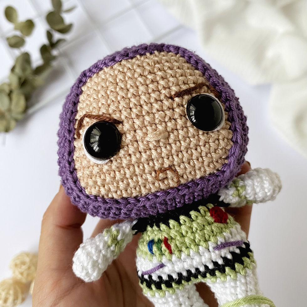 Miniatura: Buzz Lightyear Amigurumi + Suporte