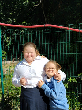 Camille et Eloise.jpg