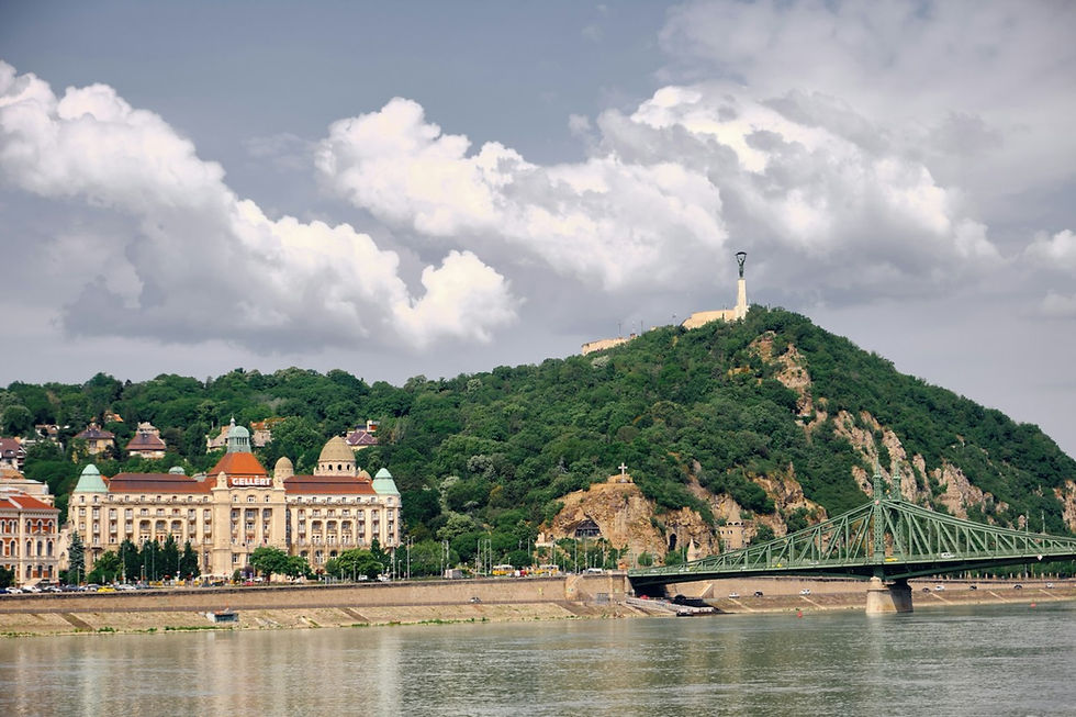 View of Gellért Hill and Liberty Bridge in Budapest – perfect setting for stag do accommodation near the Danube.