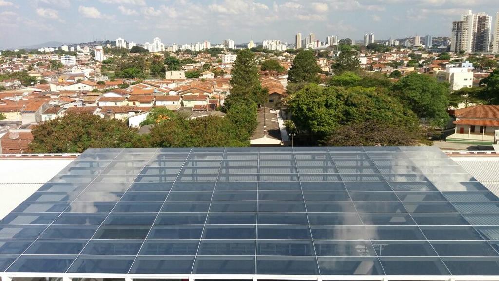 Cobertura com vidro refletivo