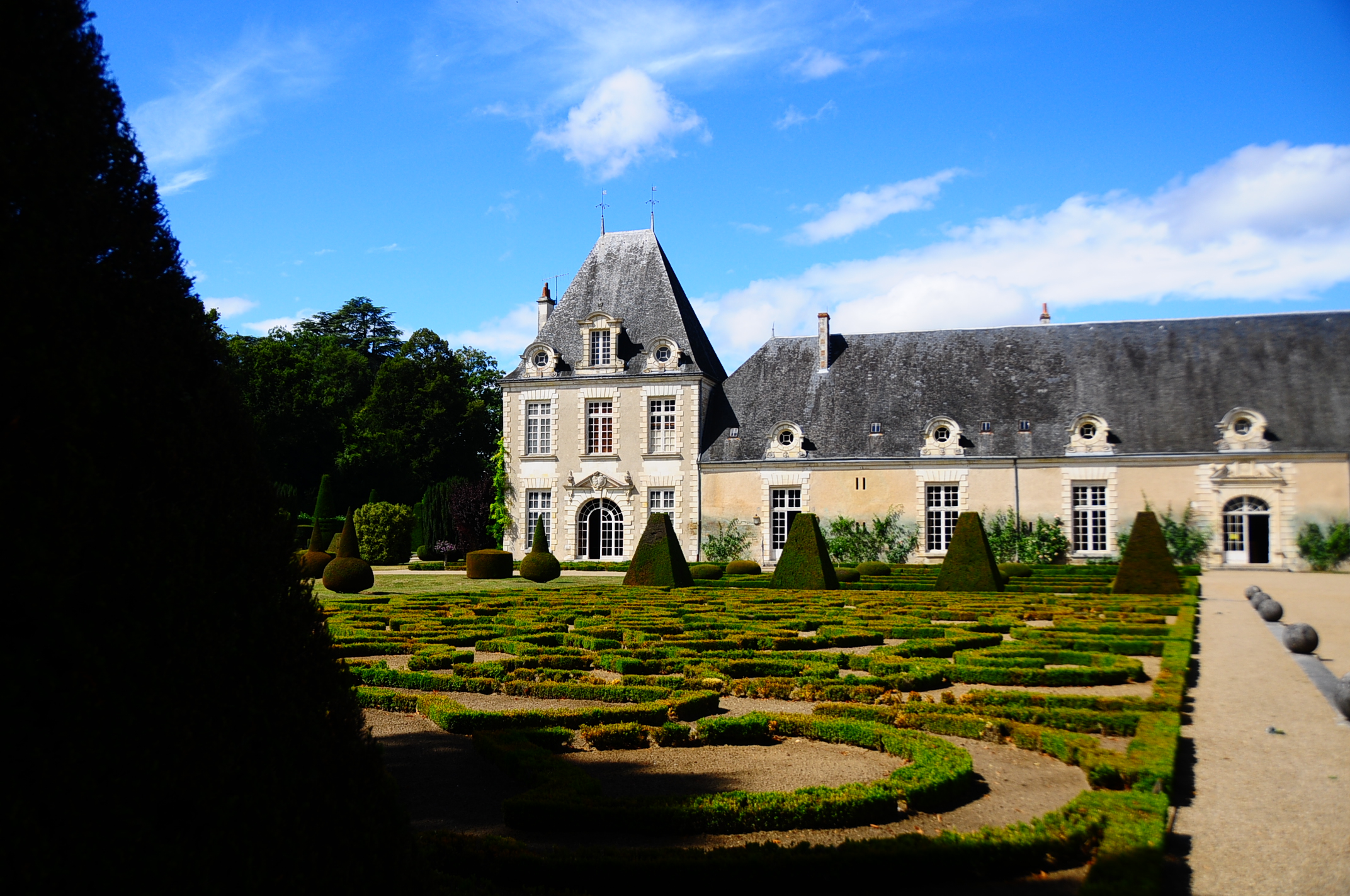 Azay-le-ferron -52km