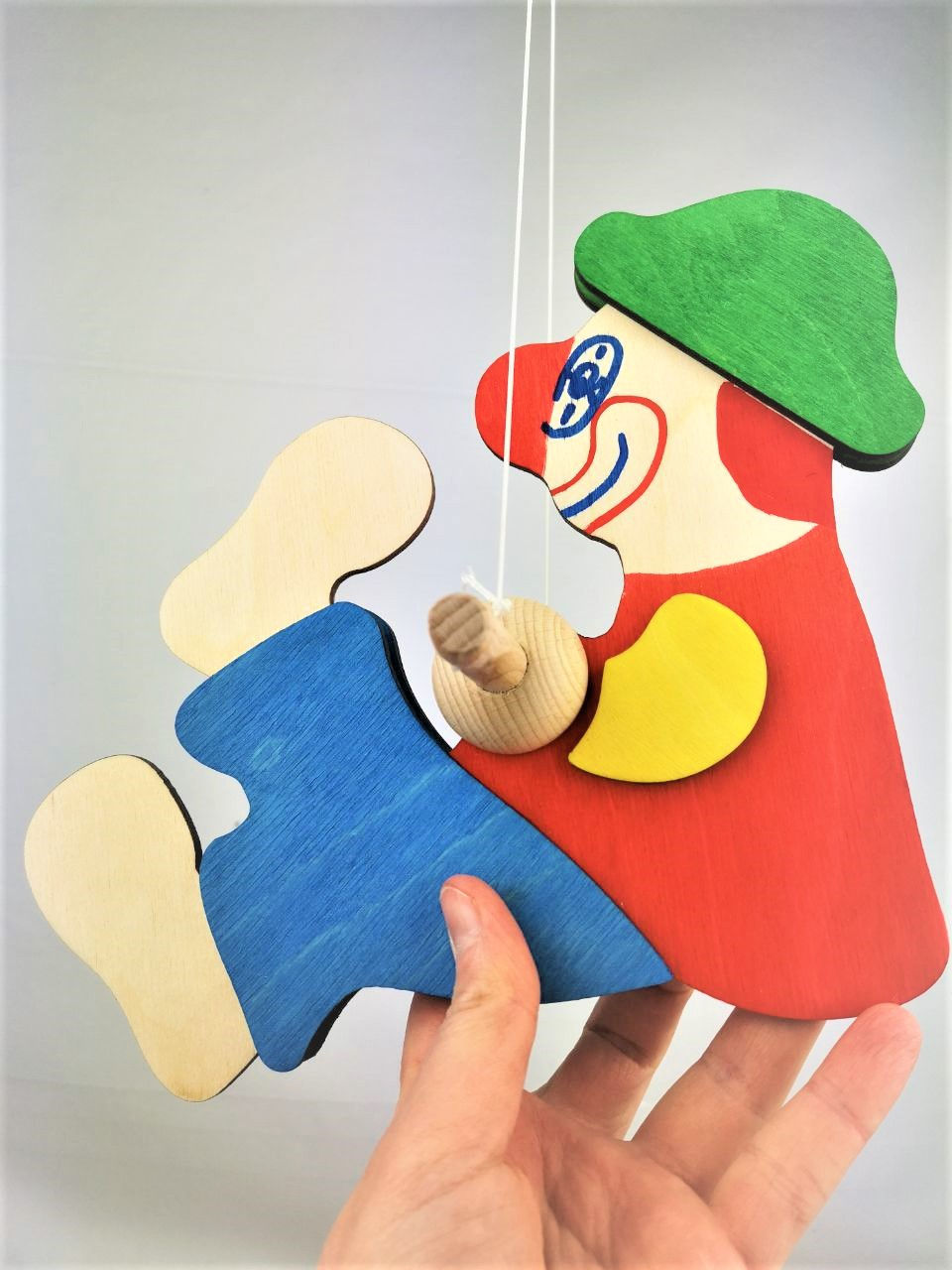 Miniaturbild: Drehclown klein, Mütze grün - HolzMobile für Wickeltisch