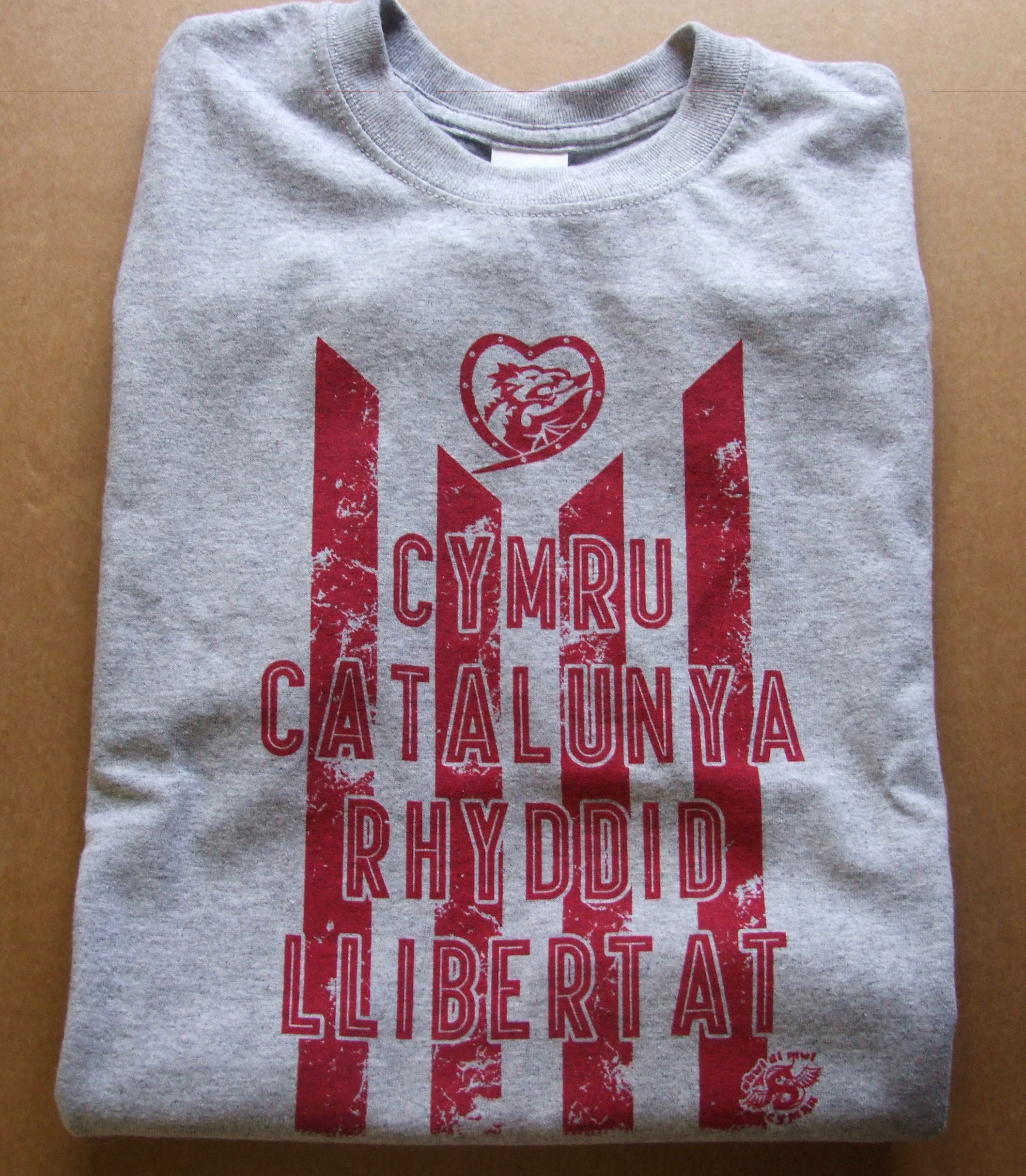 Rhyddid/Llibertat (Freedom) T-Shirt