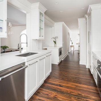 Charleston Battery historic home kitchen with heart pine floors, marble tile backsplash and arched openings