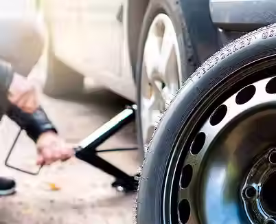 cambio de extra llanta.avif