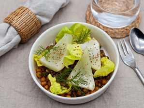 Salade van geroosterde Venkel met botersla, linzen & kikkererwten