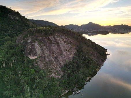 Vista aérea do Mirante do Boqueirão, com as suas faces sul e sudoeste