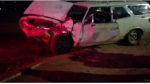 Em morro do Chapéu, uma pessoa fica ferida após colisão entre carro e caminhão.