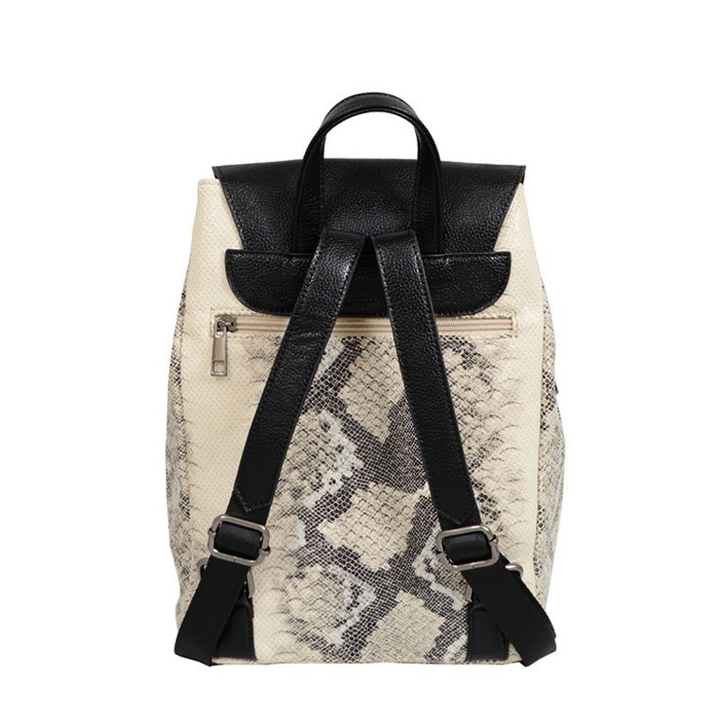 Thumbnail: Snakes on a Plane Travel Set