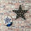 Miniature : suspension murale broderie bleu