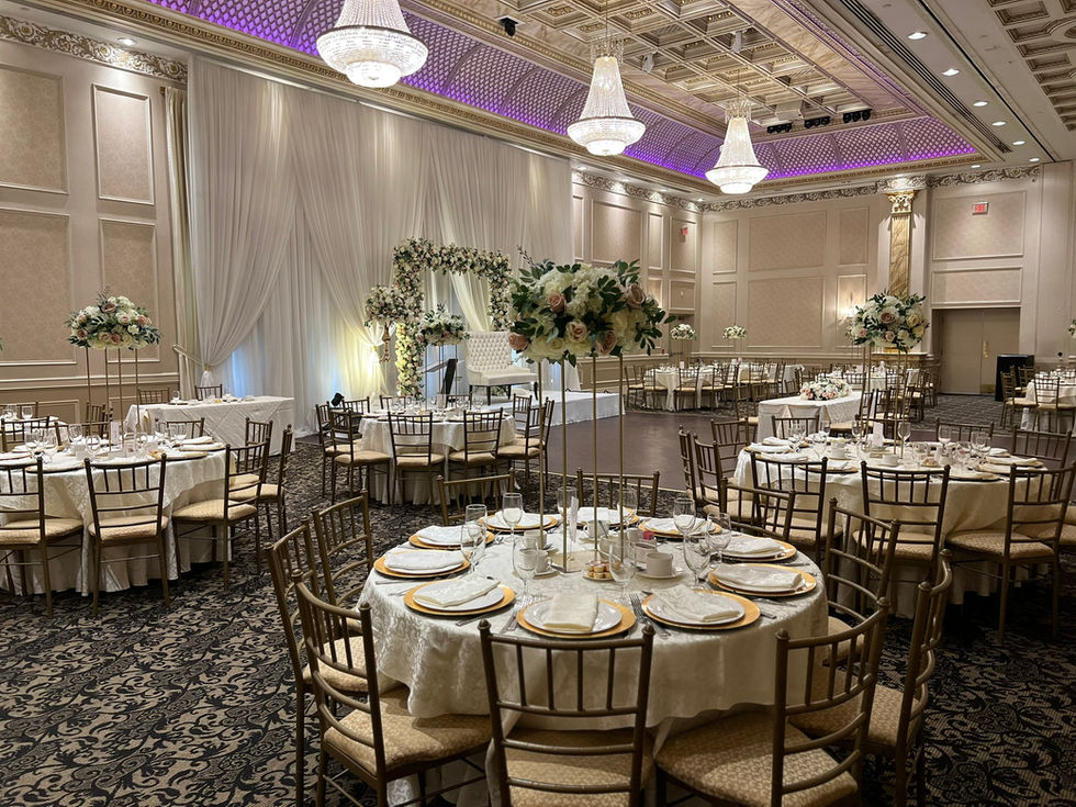 harlow-stand-tall-centerpieces