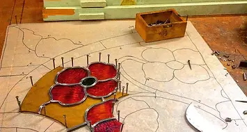 Vitrail assemblage sur dessin