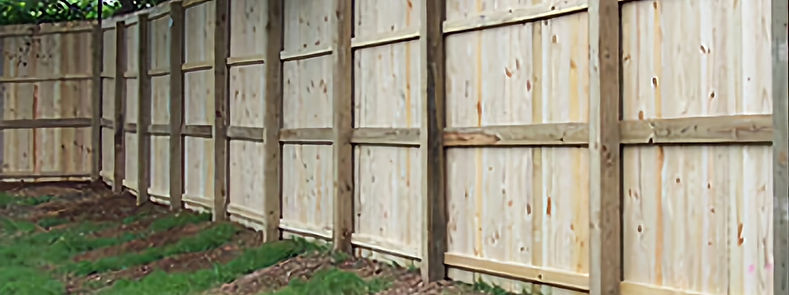 wood privacy fence in crystal river, florida