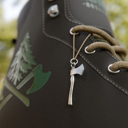 Rollerskates_axe_closeup