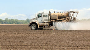 fertilizing spray truck