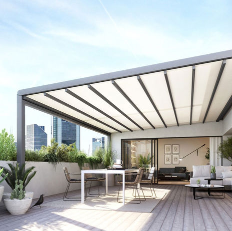 markilux-pergola-stretch-on-a-modern-chic-roof-terrace-in-front-of-the-skyline-of-a-major-