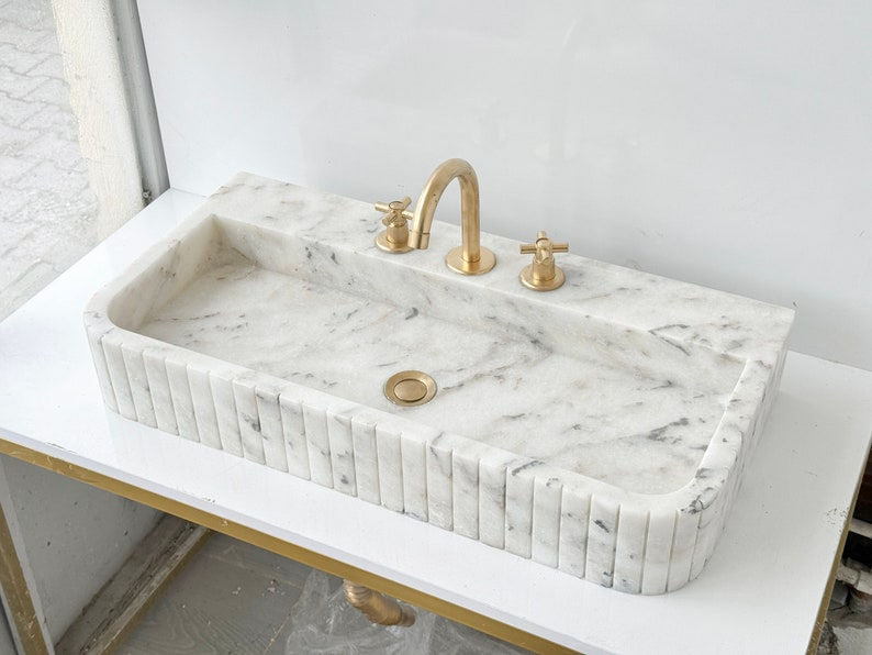 थंबनेल: Marble Countertop Bathroom Sink 