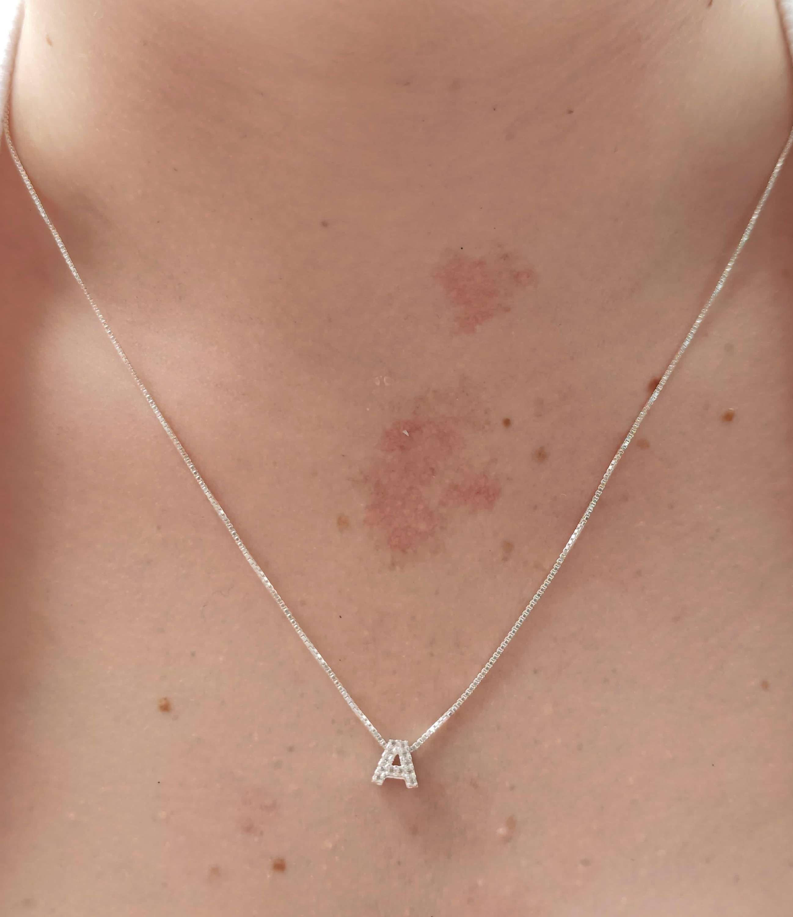 Colar de letra cravejado