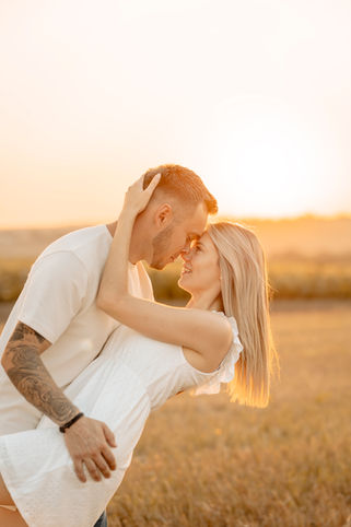 Pärchenshooting bei Sonnenuntergang
