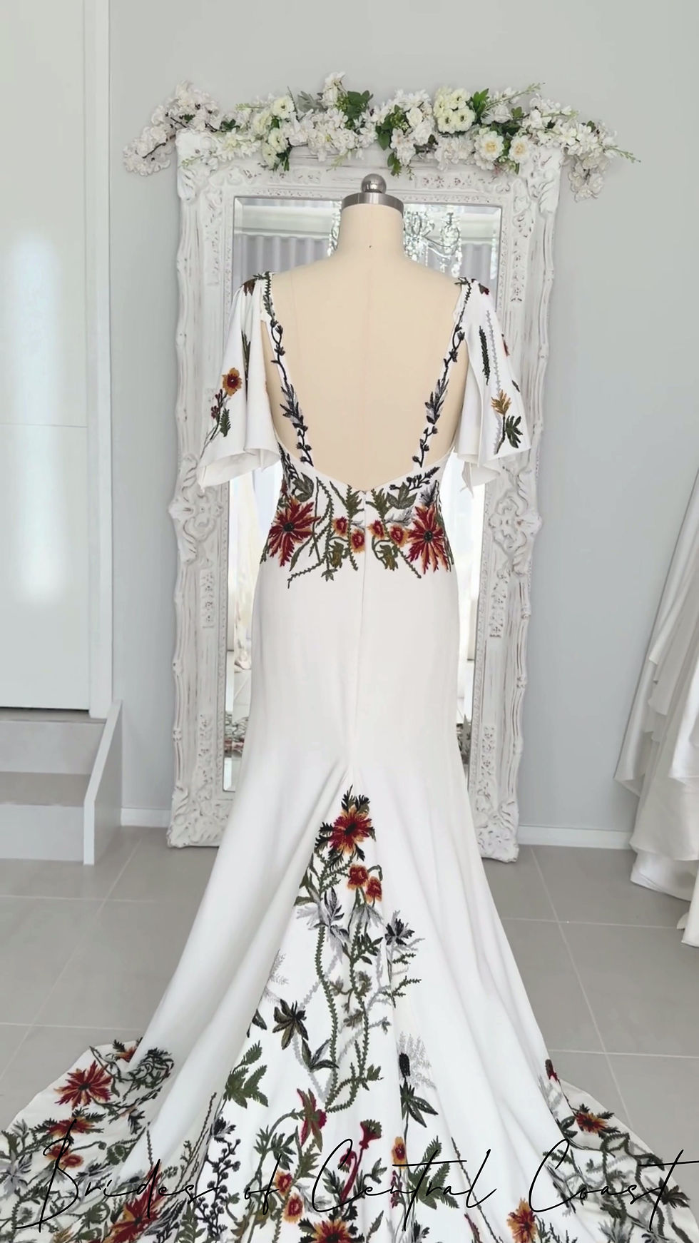 Thumbnail: FLEUR WITH REMOVABLE SLEEVES